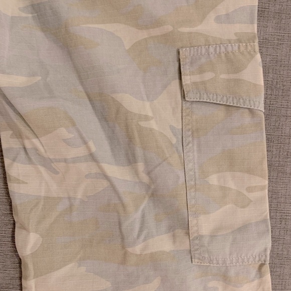 NWOT DKNY Jeans Camo Cargo Pants - Picture 4 of 9